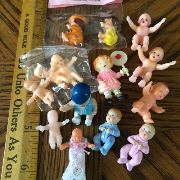Assorted Miniature Dollhouse Babies - Picture 5 of 7